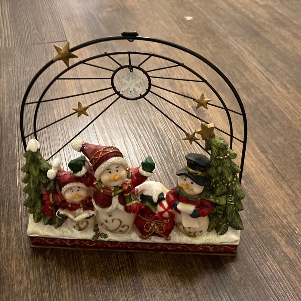 Christmas decoration that you can hang up or sit in any space.